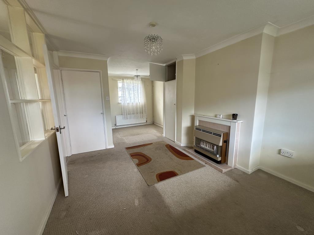 Lot: 173 - ONE-BEDROOM FLAT FOR INVESTMENT - Living room with balcony access